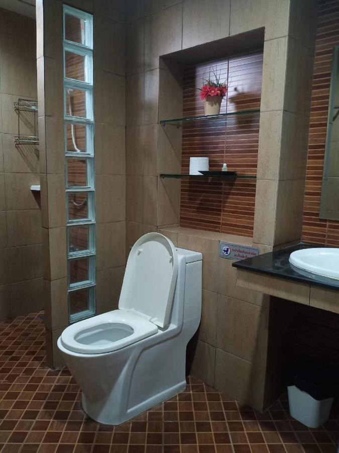 Апартаменты โสดาอพาร์ทเม้นท์​ Ban Lam Phak Kut Экстерьер фото
