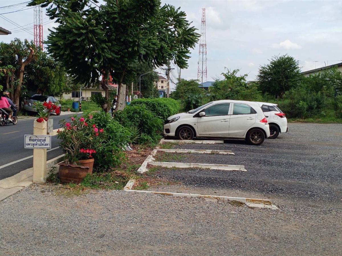 Апартаменты โสดาอพาร์ทเม้นท์​ Ban Lam Phak Kut Экстерьер фото
